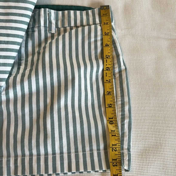 Old Navy Striped Green and White Women's Shorts Size 8 - Picture 9 of 11